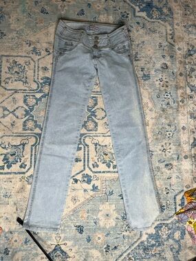 Light Wash Ankle Crop Women's Jeans